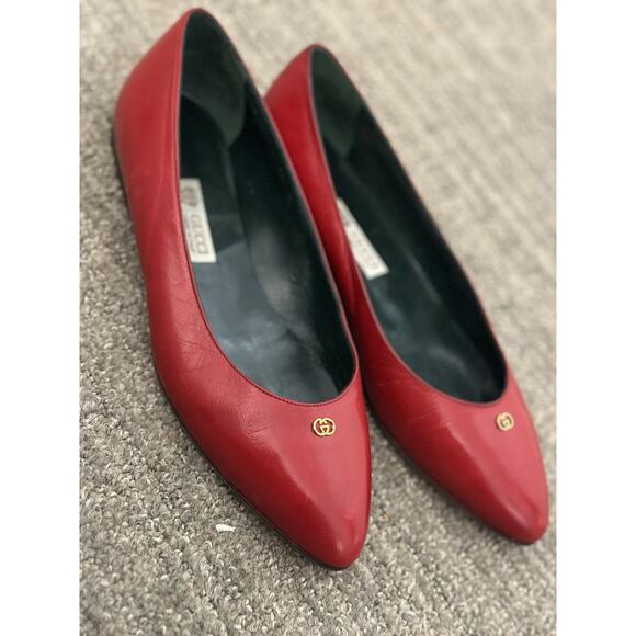 Vintage Gucci Red Leather Ballet Flats with Gold Monogram / Logo - Picture 2 of 7